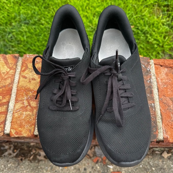 Kizik‎ HandsFree Labs Black Sneakers Mens 10 Wide Womens 11.5 Wide Athletic - Picture 1 of 8